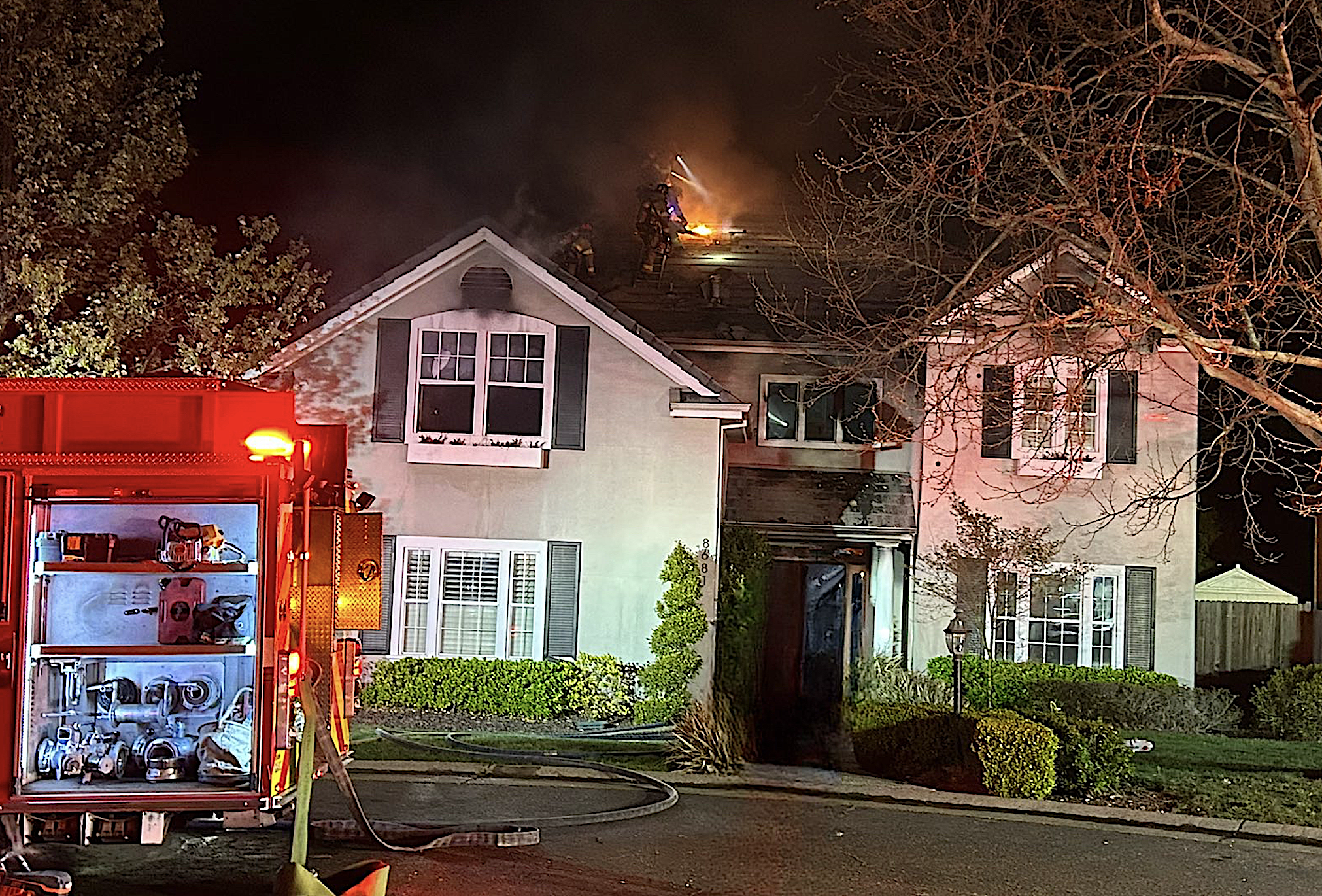 1 hurt, family displaced in Fair Oaks home fire