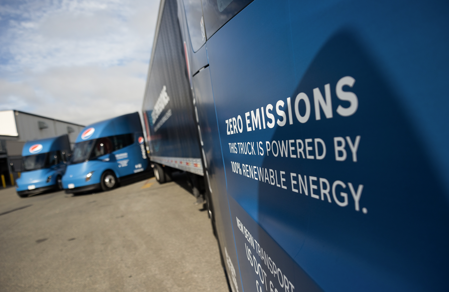 California and manufacturers strike deal over zero-emission trucks