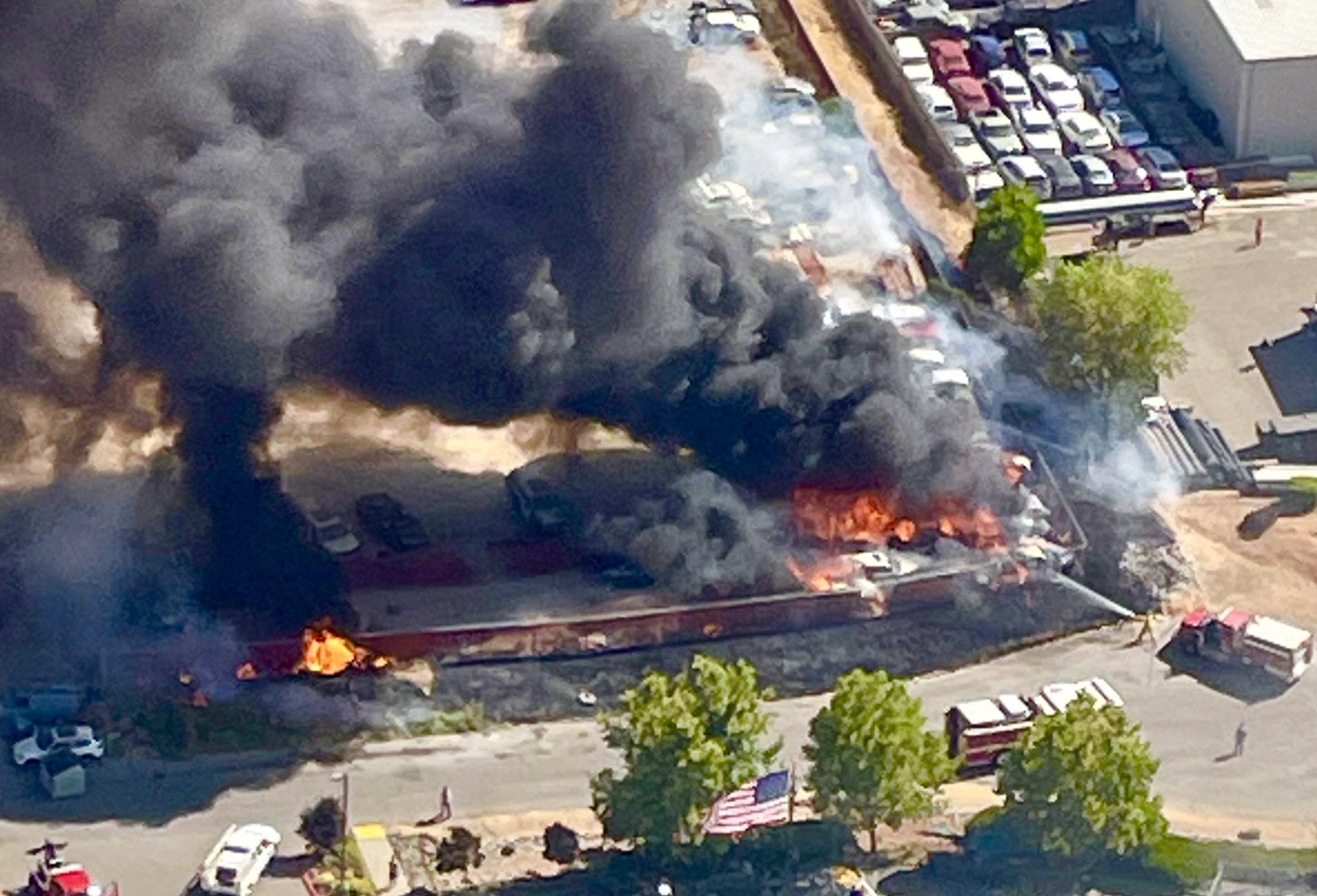 Firefighters extinguish multiple cars at Rancho Cordova wrecking yard fire