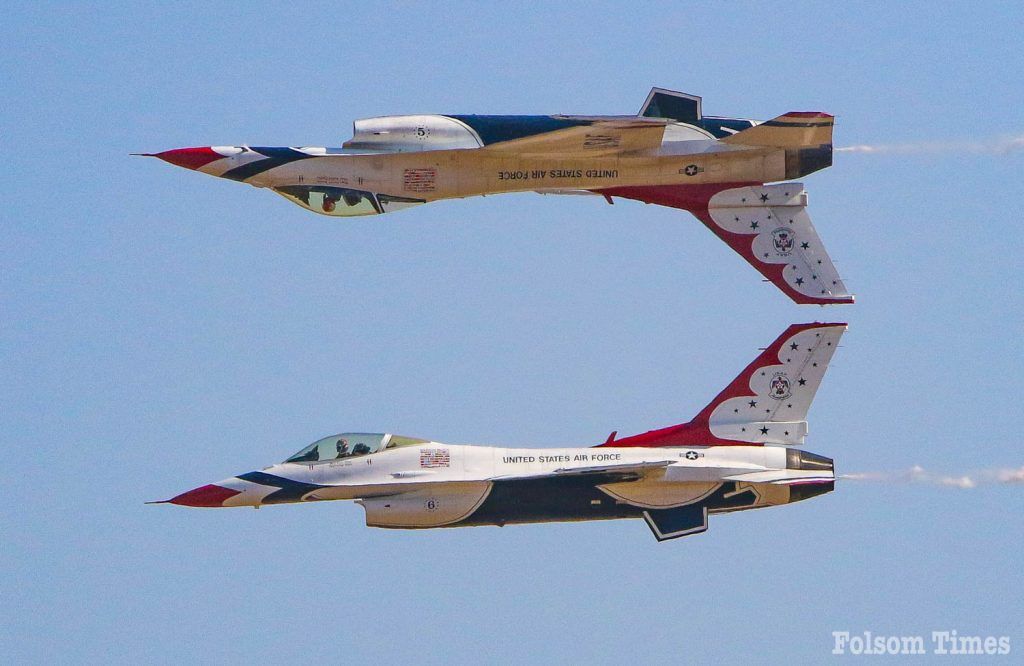 Image for display with article titled Air Force Thunderbirds Are Returning to the Capital Airshow