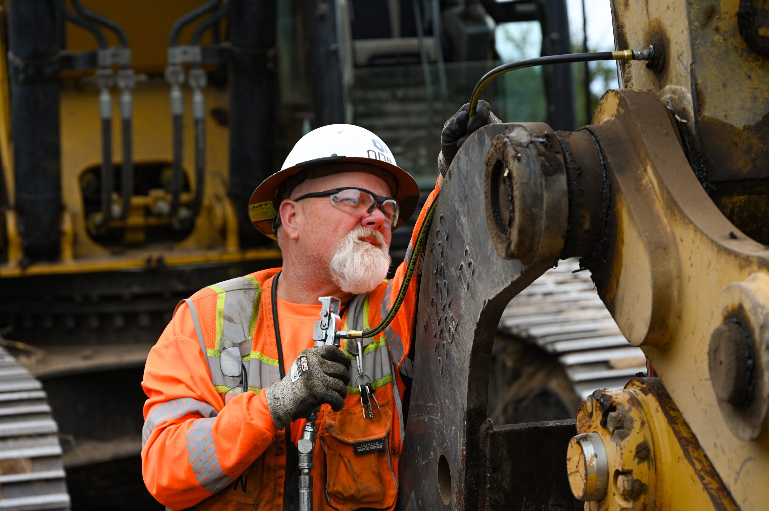 Wave of construction underway at Folsom Dam raise project