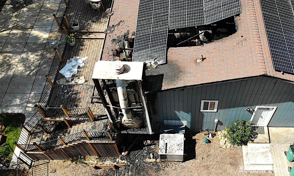 Image for display with article titled El Dorado Hills Home Badly Damaged in Thursday Night Fire