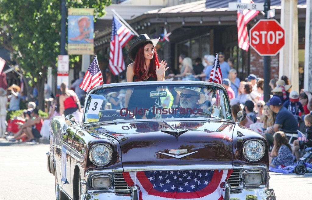 Image for display with article titled Folsom Hometown Parade Draws Huge Spirited Patriotic Crowd