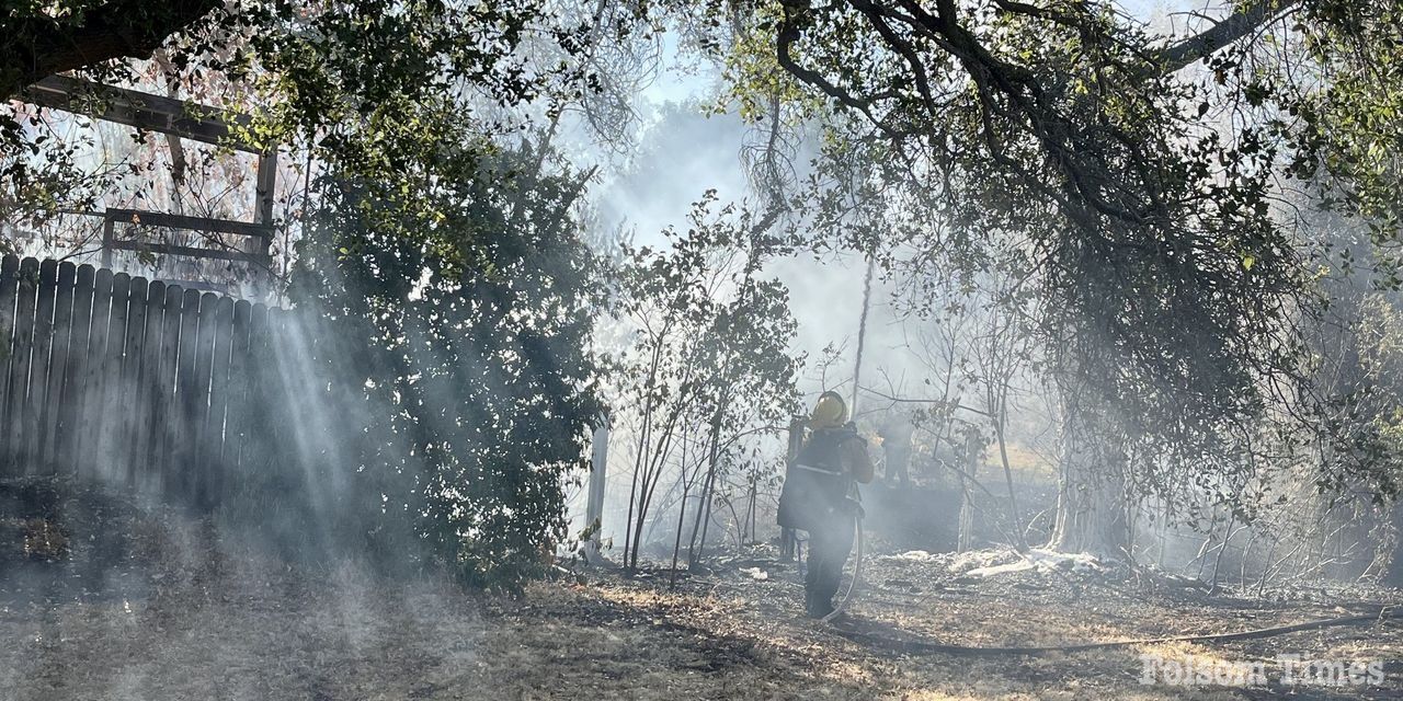 Folsom firefighters contain Mosswood Circle fire Friday afternoon