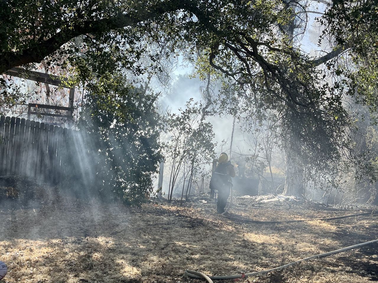 Folsom firefighters contain Mosswood Circle fire Friday afternoon