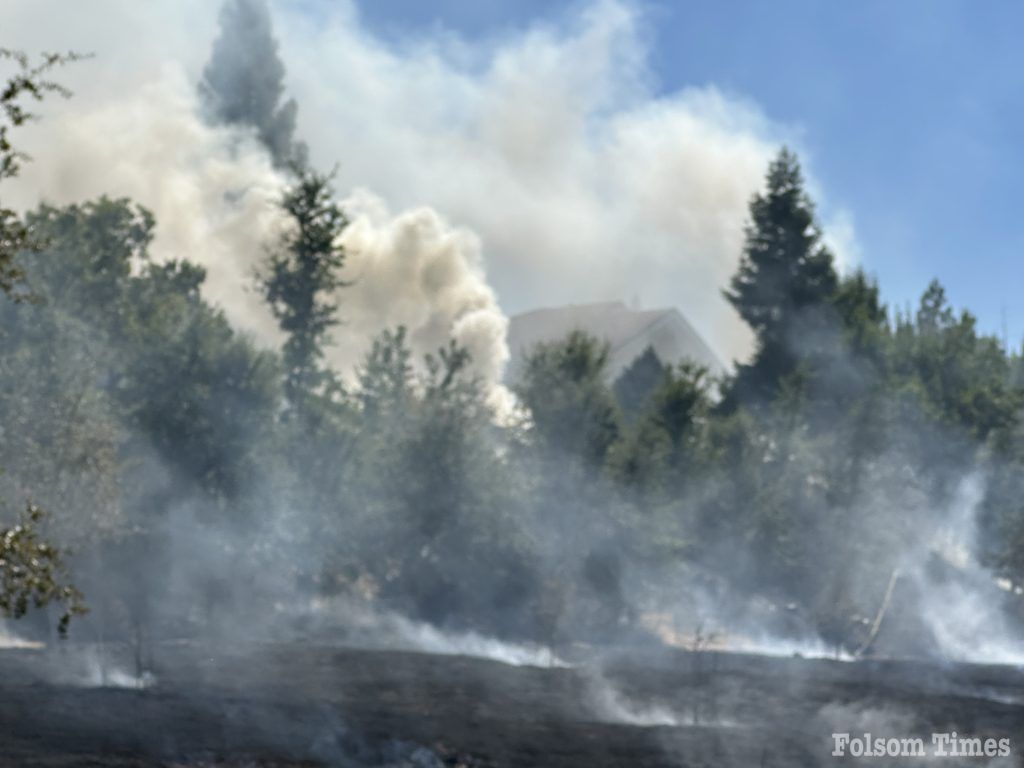 Image for display with article titled Folsom Firefighters Make Quick Work of Silberhorn Dr. Fire