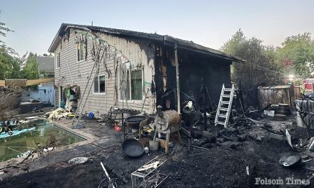 Smoke alarms wake 12 residents as 2 Fair Oaks homes burn overnight 