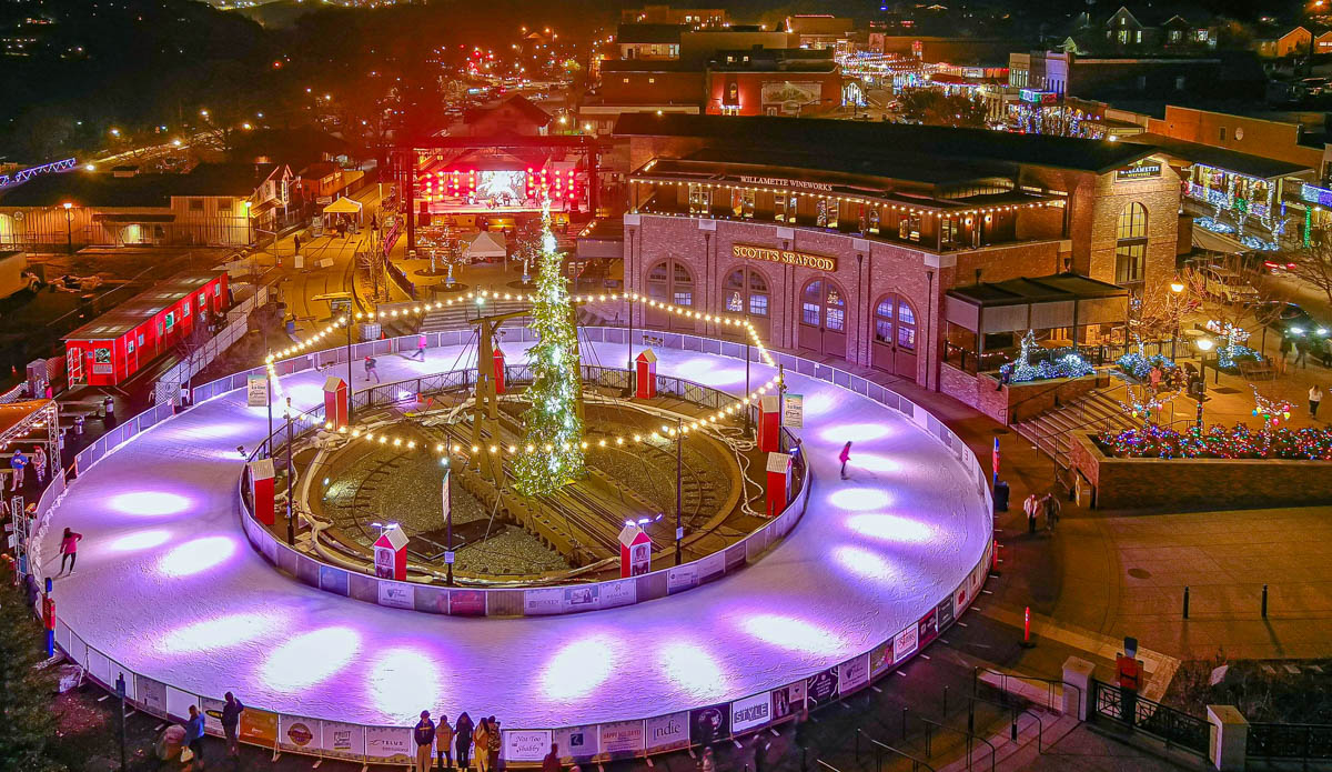 Christmas ignites in Historic Folsom with tree lighting, Santa Friday