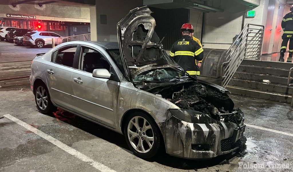 Image for display with article titled Two Agencies Contain Historic Folsom Parking Garage Fire