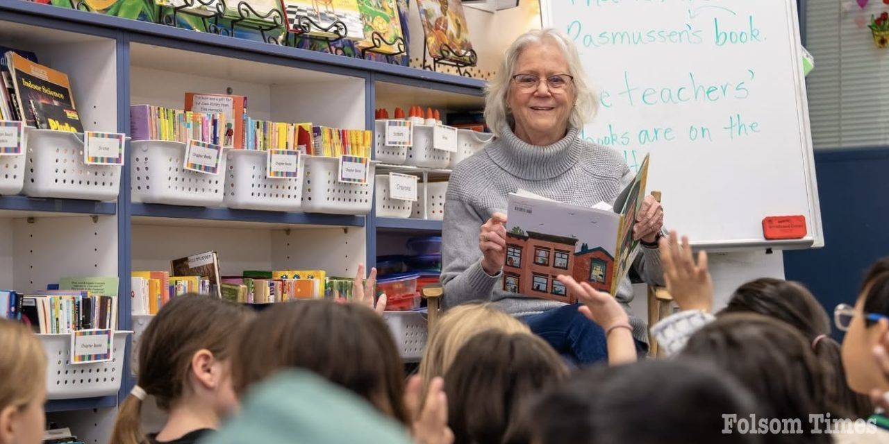 Folsom City officials,leaders step out to read with students