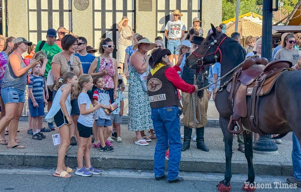 Pony Express Re-Ride Spurs Applause in Historic Folsom