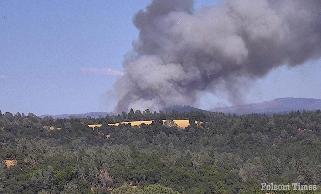 Fast moving Coyote Fire in El Dorado County forces evacuation warnings