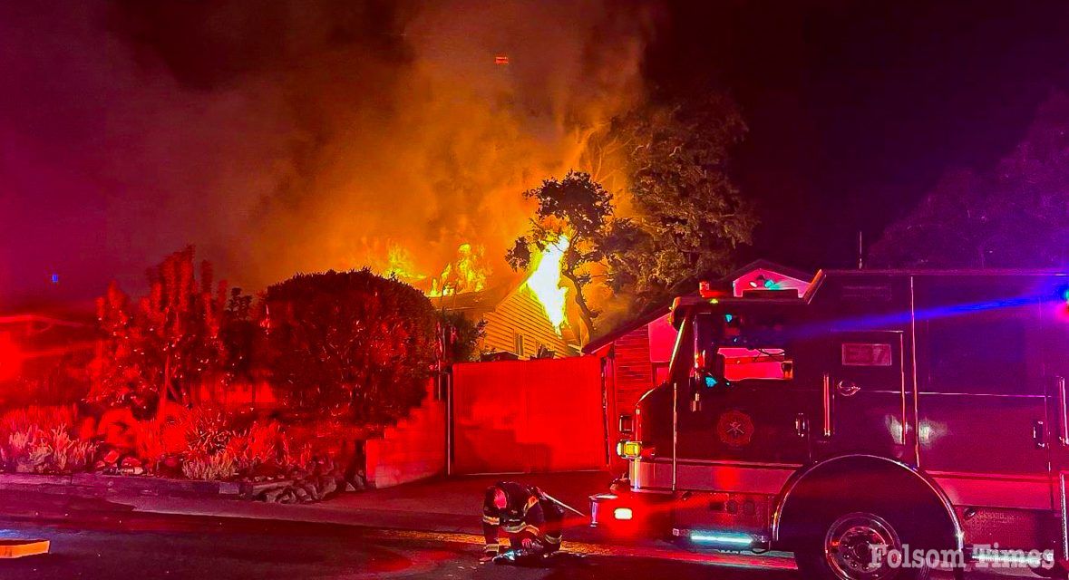 2 Folsom homes destroyed, 2 injured in Sunday night fire