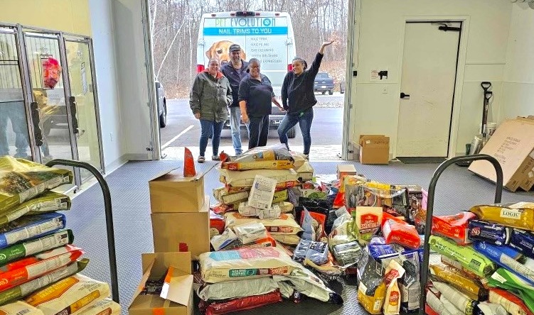 Pet Evolution Folsom launches Pet Food Drive to help those in need