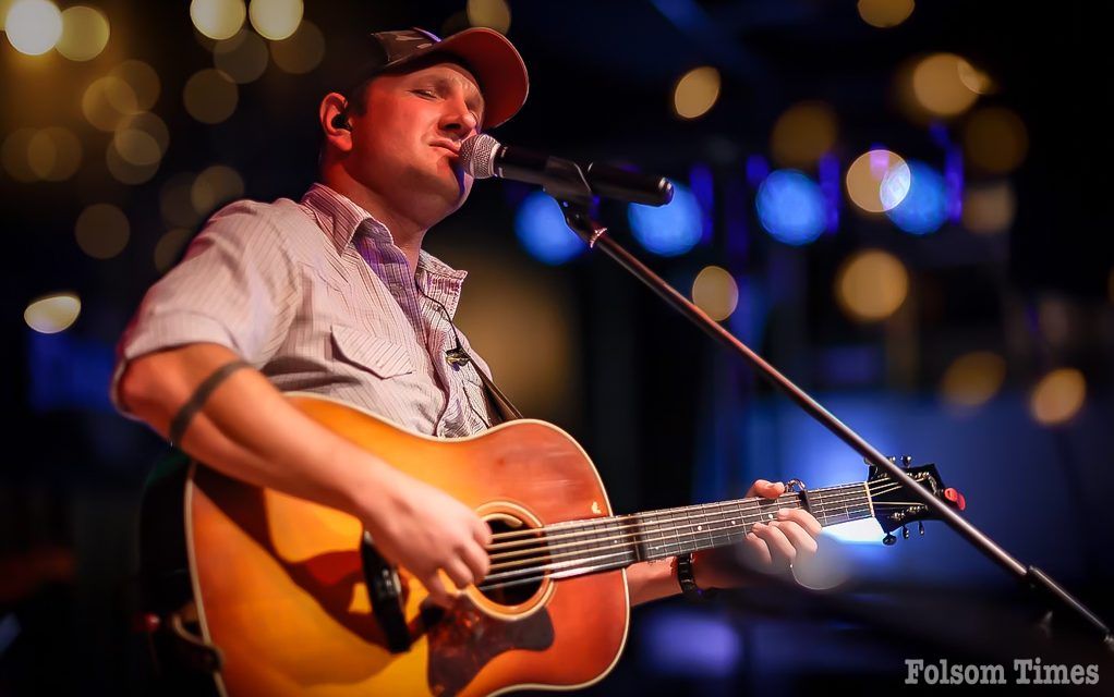 Dustin Saylor brings modern country storytelling to Red Hawk stage Saturday
