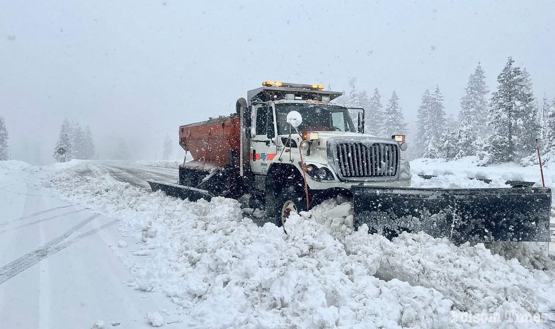 Sierra blizzard halts I-80,US 50 indefinitely;10 skiers remain missing