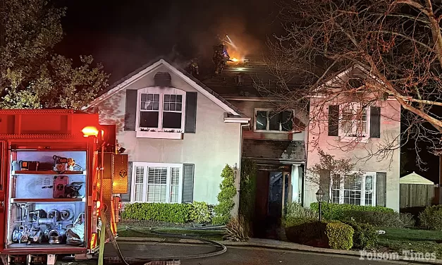 1 hurt, family displaced in Fair Oaks home fire