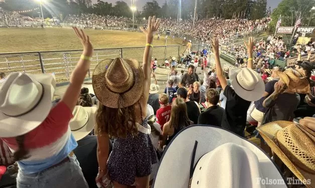 Sizzling sellout; Heat doesn’t daunt Folsom rodeo fans on opening night 