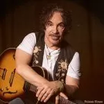 John Oates brings legendary sound to Crest Theatre