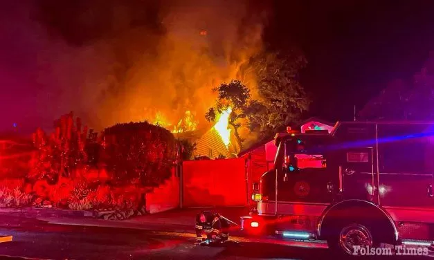 2 Folsom homes destroyed, 2 injured in Sunday night fire